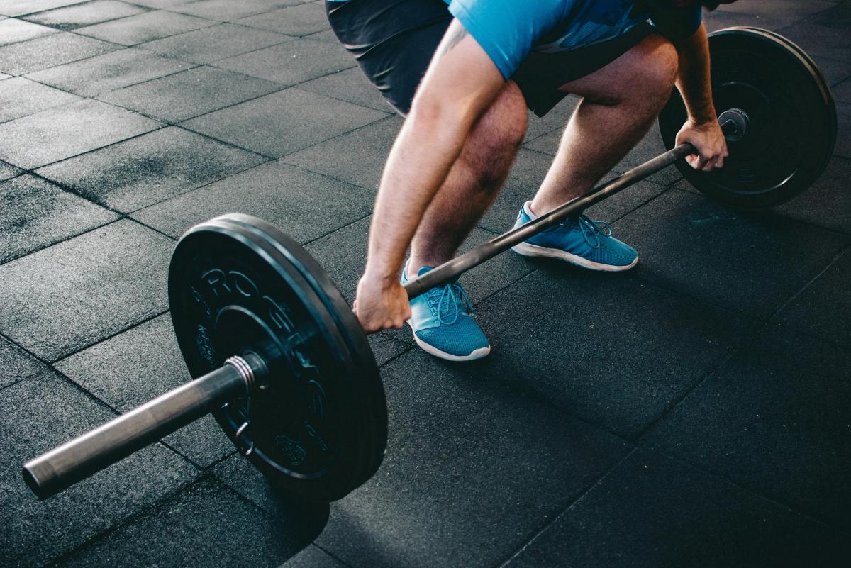 Bukan Soal Otot Saja, Ini Tips Mencegah Cedera Saat Latihan di Gym