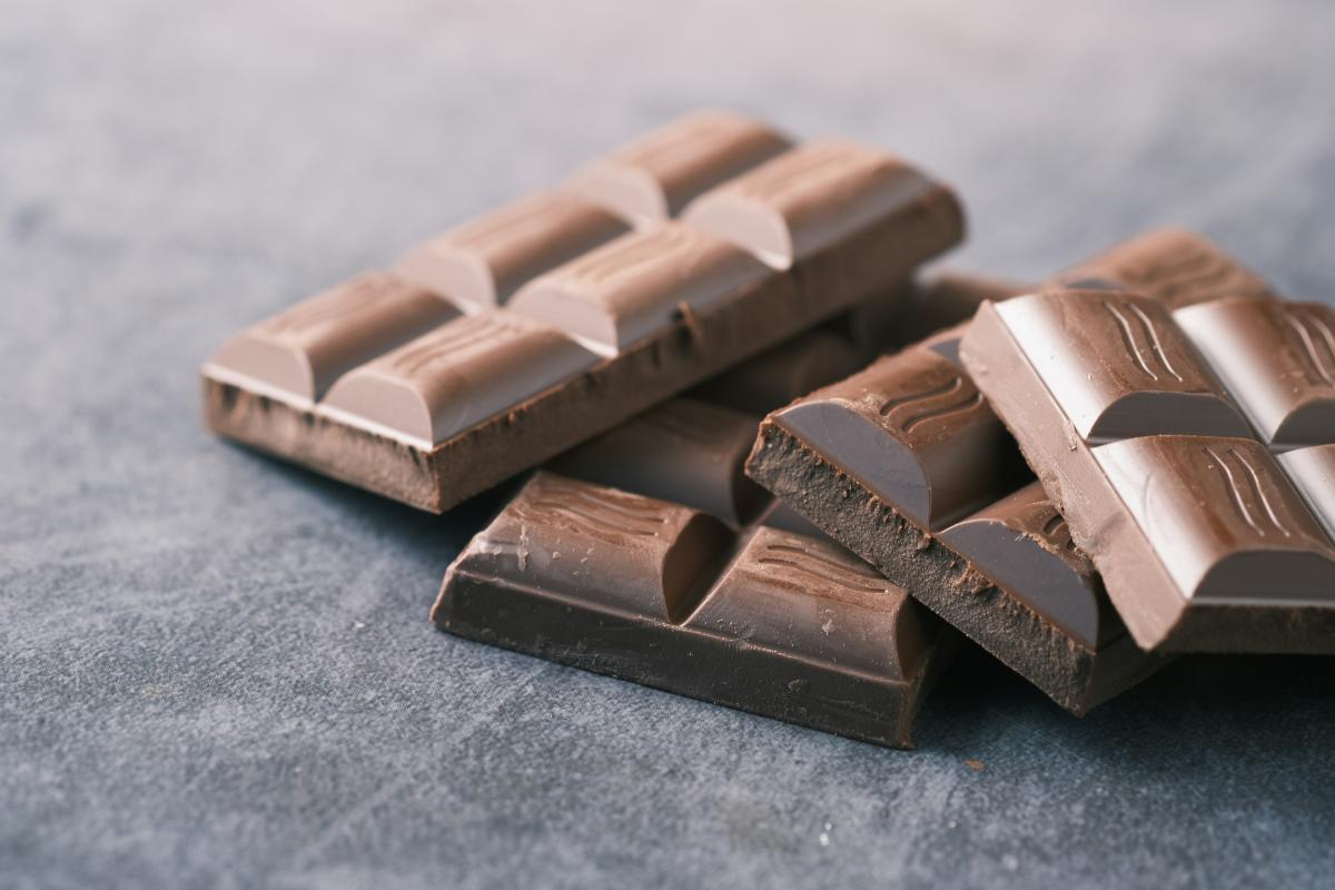 Hobi Makan Cokelat Tapi Takut Jerawatan? Begini Faktanya