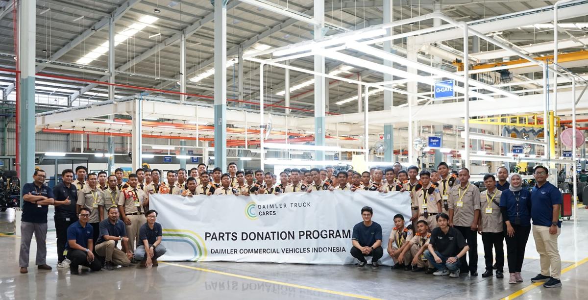 JANGAN LEWATKAN! Rahasia Industri Truk Mercedes-Benz Dibongkar Habis ke Siswa SMK: DCVI Kebut Lulusan Vokasi Siap Tempur!
