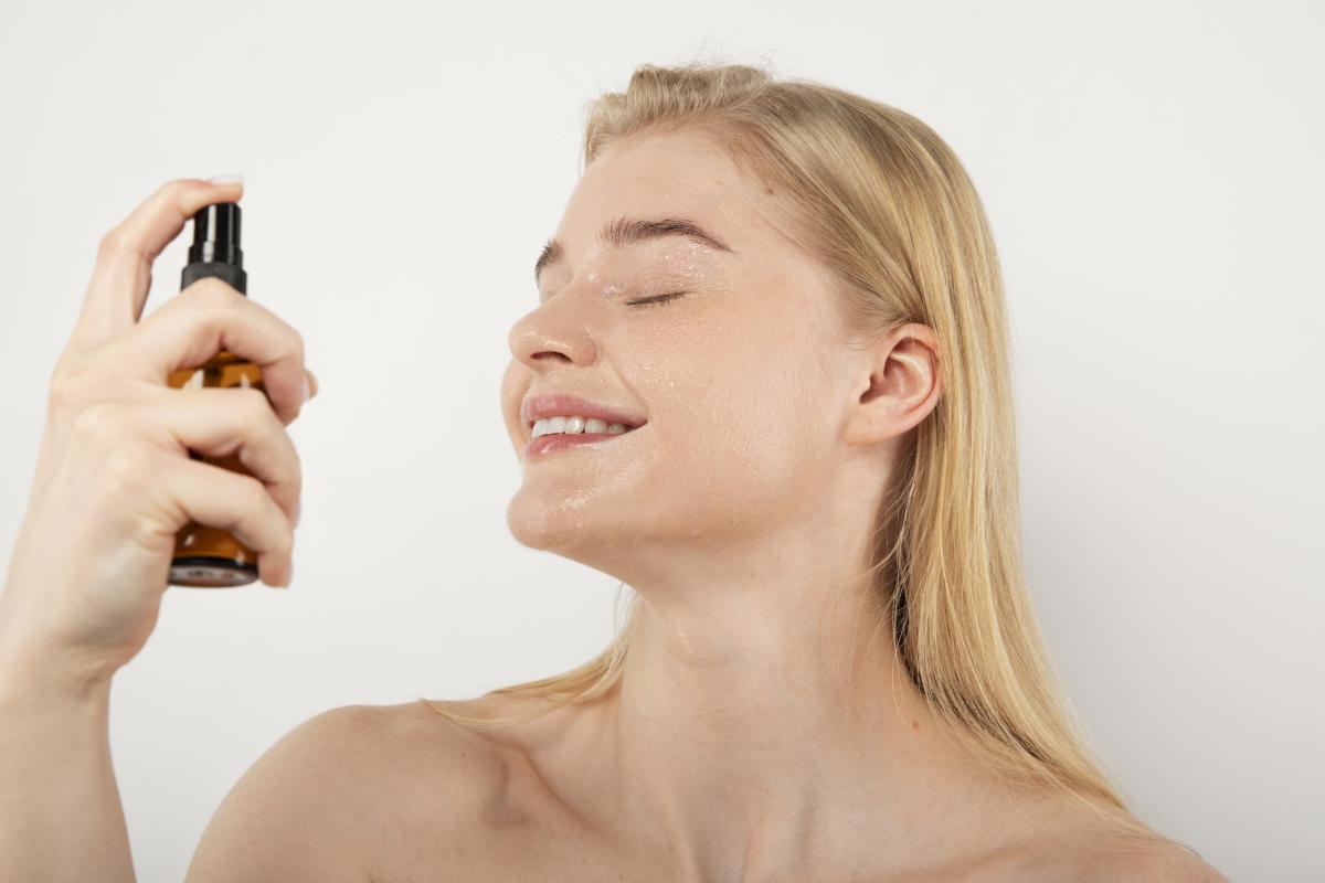Setting Spray dan Setting Powder, Mana yang Lebih Cocok untuk Kulit Kamu?