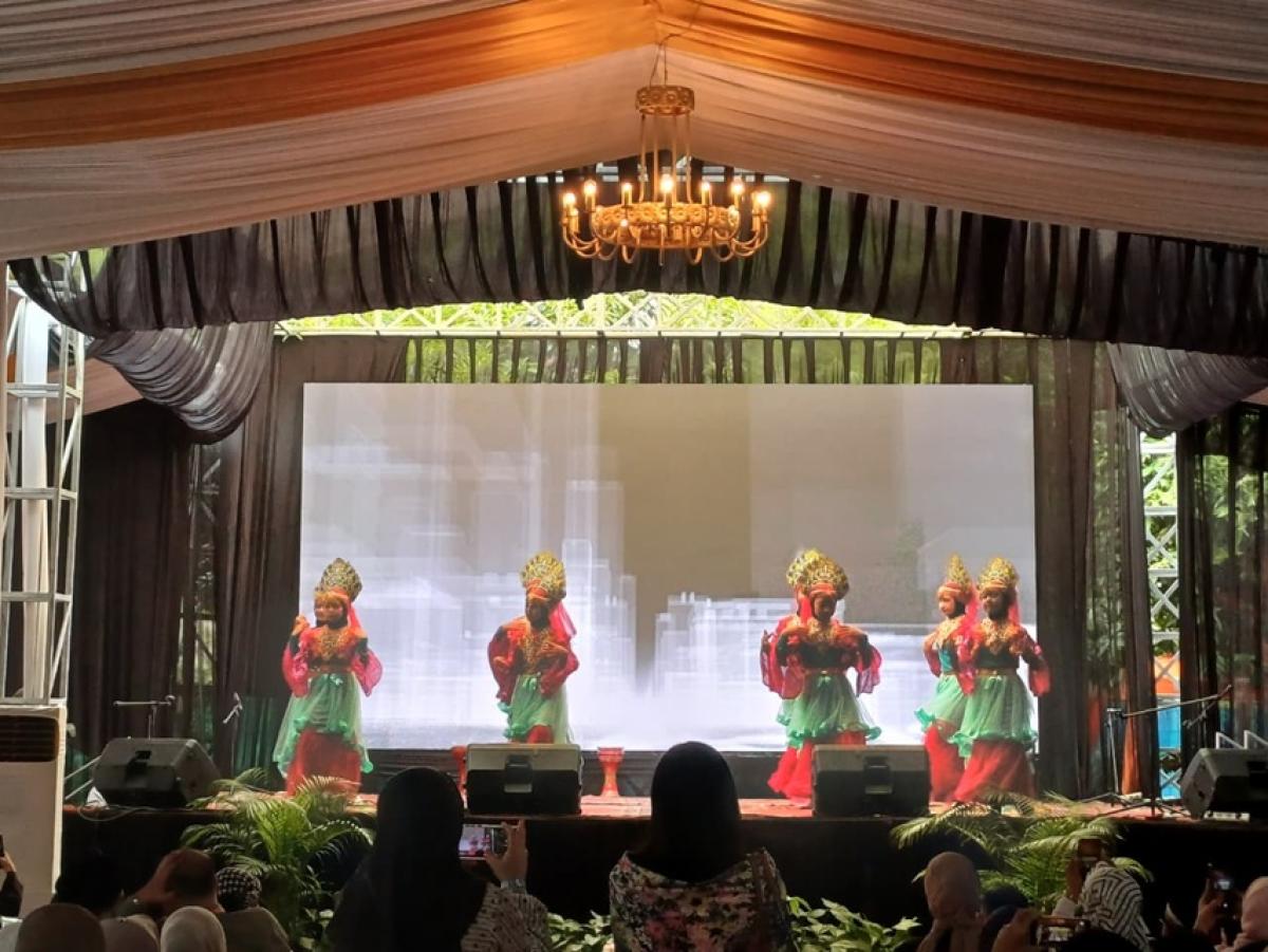 Panggung Spektakuler Alazfair 2025: SD Al Azhar Kelapa Gading Ubah Dongeng Aladdin Jadi Kurikulum Antibullying & Skill Abad 21!