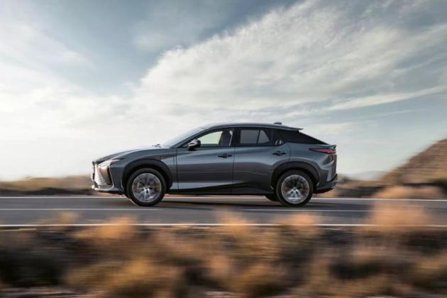 Lexus Hadirkan RZ 500e dengan Teknologi SBW di GJAW 2025