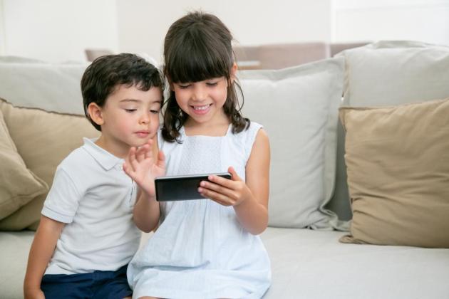 Anak dan Gadget di Ujung Tanduk! Ini Trik Wajib Ortu Agar Si Kecil Selamat dari Jerat Digital