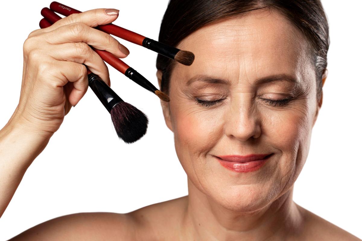 7 Kesalahan Makeup yang Diam-Diam Bikin Wajah Tampak Lebih Tua