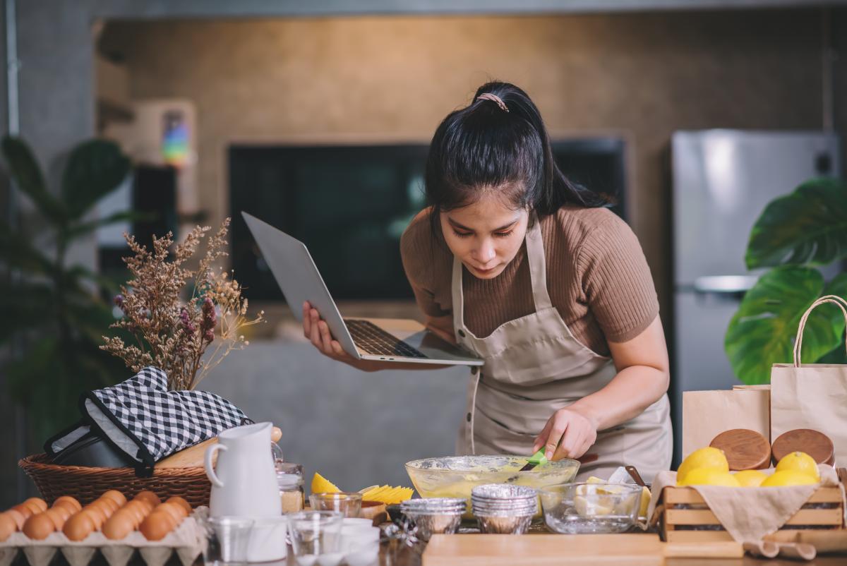 Kerja dari Rumah Makin Cuan! 6 Pekerjaan Freelance Favorit Ibu Rumah Tangga