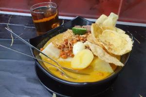 Lontong Kari Kebon Karet (Tuahta Aldo / fin.co.id)