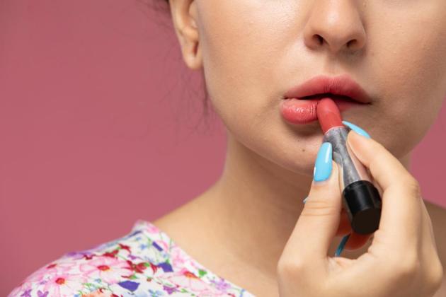 Cara Pakai Ombre Lips Anti Gagal yang Rapi dan Awet Seharian