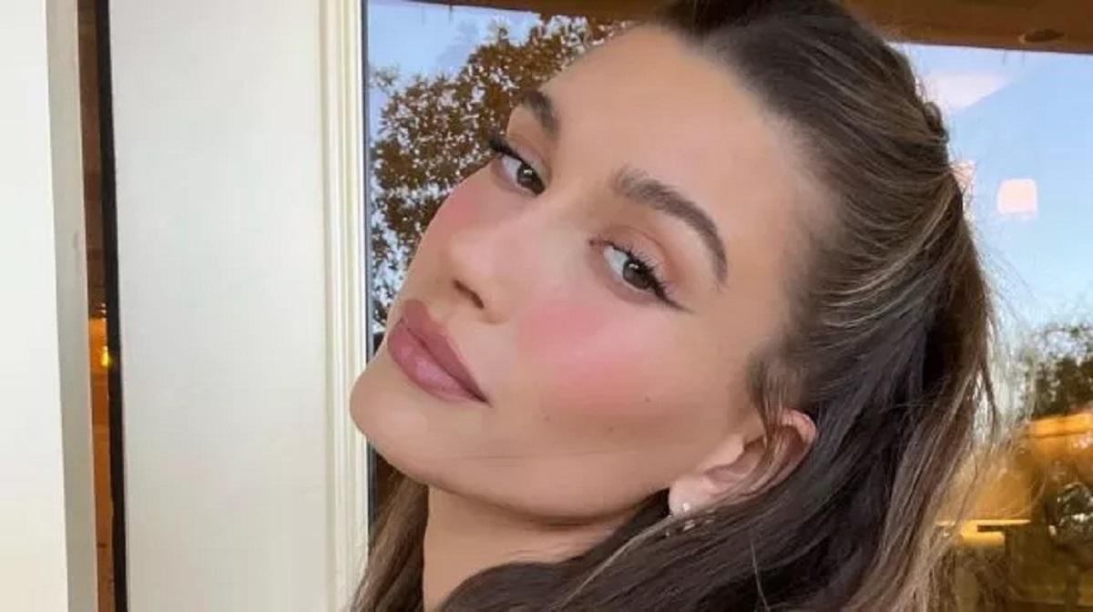 Mengenal 4 Tren Makeup Viral 2025: Dari Strawberry hingga Douyin Look