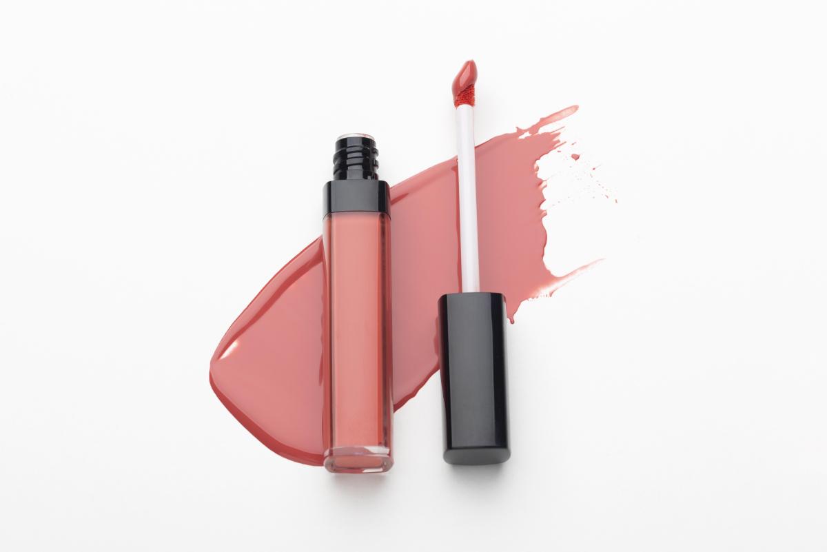 5 Lip Product Lokal Paling Awet, Anti Luntur Meski Makan Gorengan!