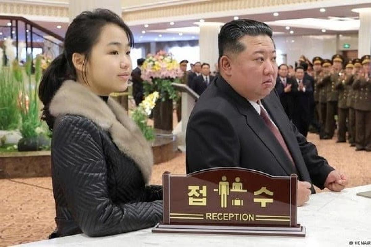 Bersama Putrinya !! Kim Jong Un Cek Hotel Baru di Pegunungan Korea Utara