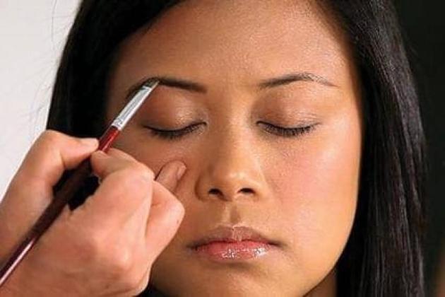 Goodbye Alis Tebal !! Ini Tips dan Trik Bikin Alis Tipis yang Bakal Hits Tahun Depan