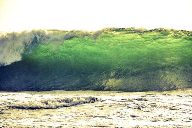 Arti Mimpi Tsunami: Sinyal Bahaya atau Rezeki Nomplok? Simak Faktanya!