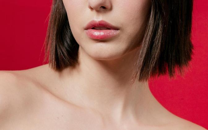 Cara Bikin Blurred Lips Pakai Lip Tint dan Balm ala Idol Korea