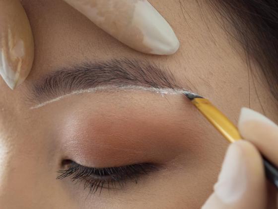 Alis Tinggi Sebelah? Ini Trik Bikin Alis Simetris dalam 5 Menit!