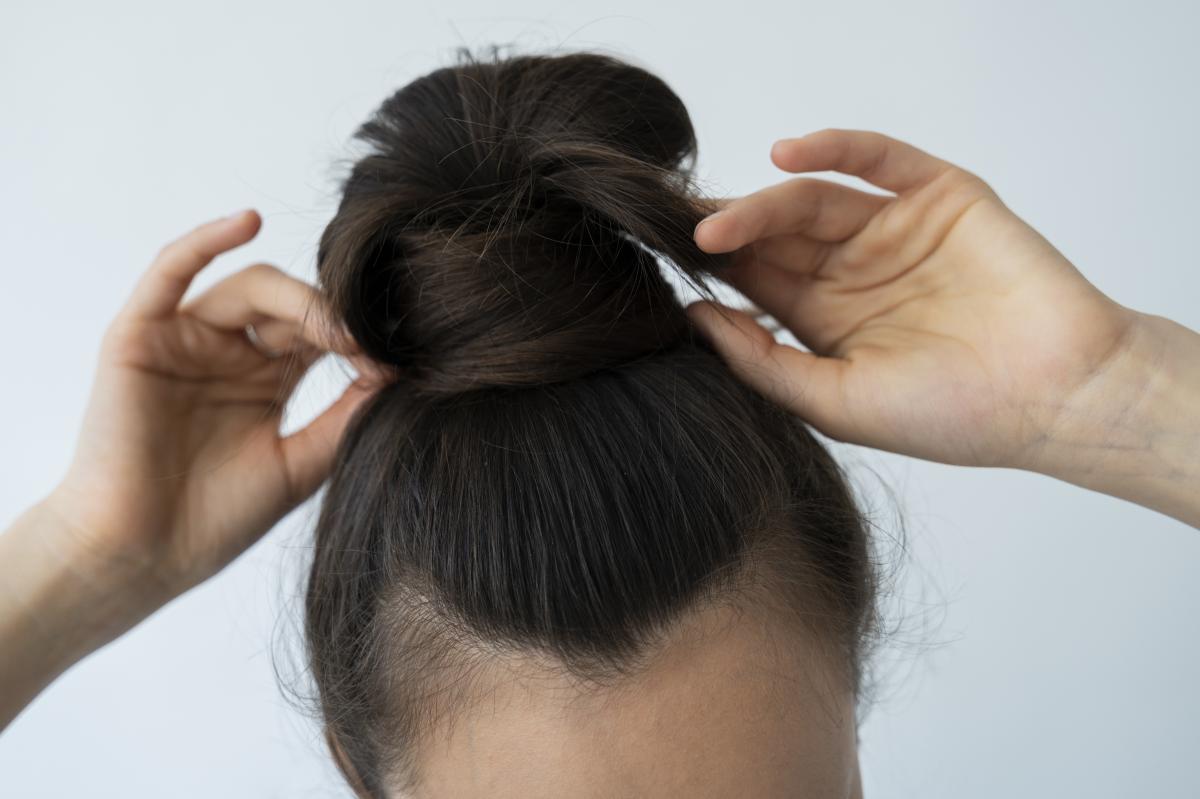 Bosan Rambut Berantakan? Coba 3 Tatanan Rambut Praktis untuk Ngantor