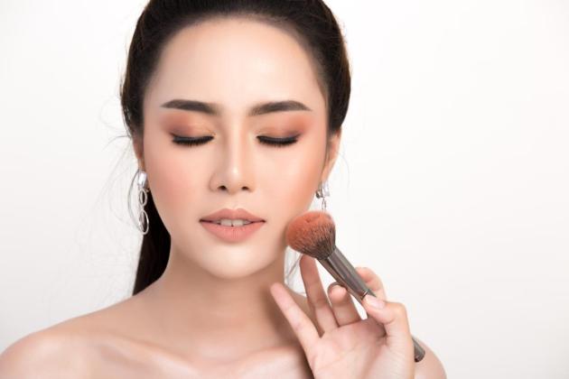 Cara Bikin Makeup Tahan Lama Seharian Tanpa Touch Up, Anti Geser!