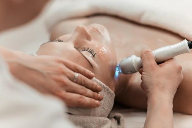 Ingin Laser Wajah? Kenali 5 Jenis Teknologi dan Kisaran Harganya Sebelum ke Klinik Kecantikan