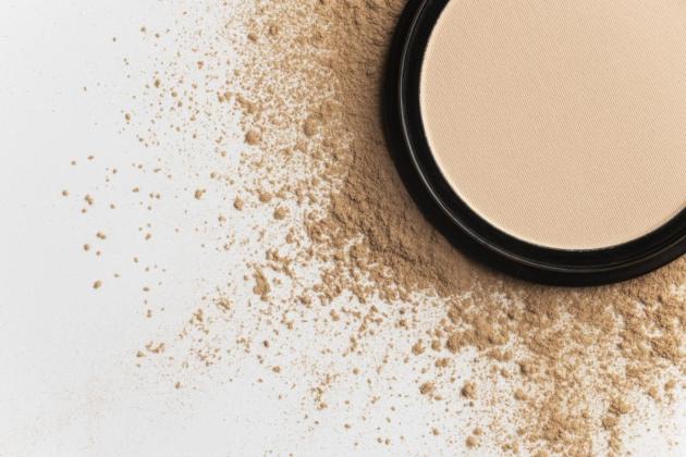 Bedak Tabur vs Bedak Padat: Mana yang Benar-benar Cocok untuk Kulitmu?