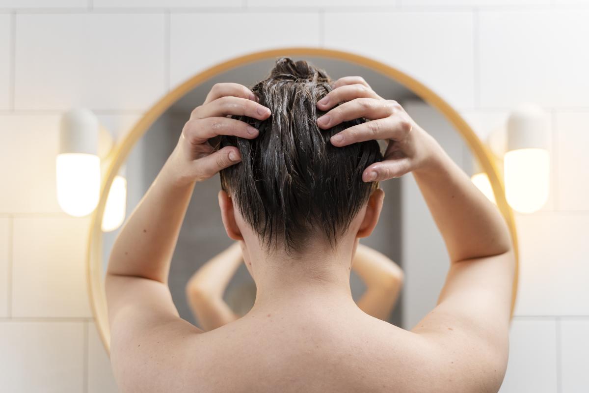 Hemat Jutaan Rupiah! Perawatan Rambut Mewah dengan Bahan Alami di Rumah