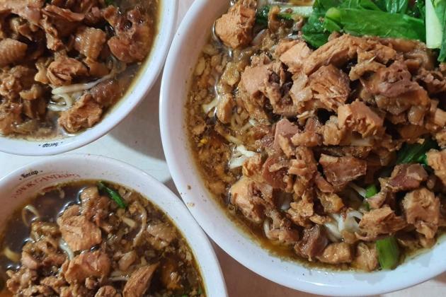 Lagi di Solo Pengen Wisata Kuliner ?? Wajib Coba Mie Ayam Handayani Kartopuran 