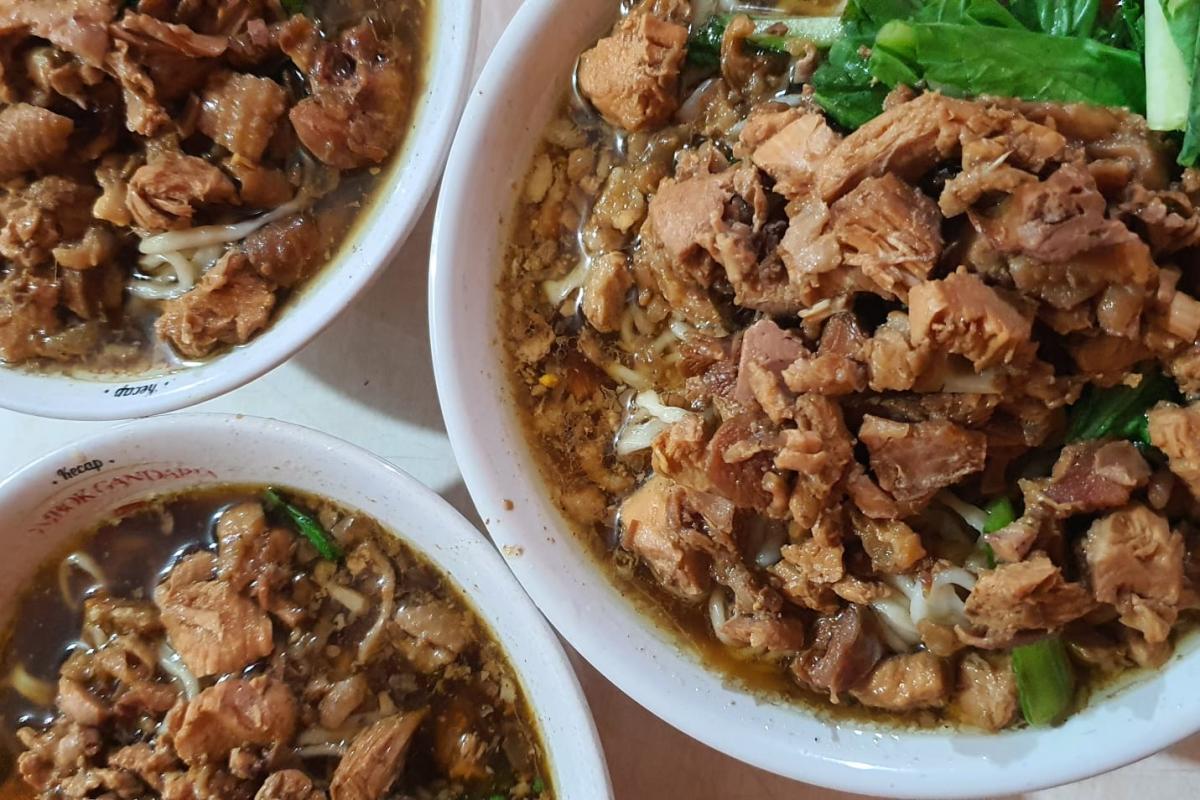 Lagi di Solo Pengen Wisata Kuliner ?? Wajib Coba Mie Ayam Handayani Kartopuran 
