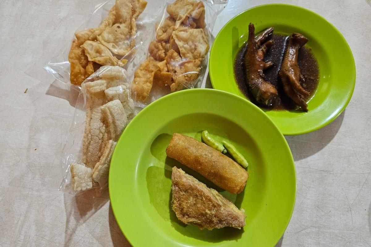 Menu pelengkap Mie Ayam Handayani Kartopuran (Tuahta Aldo / fin.co.id)