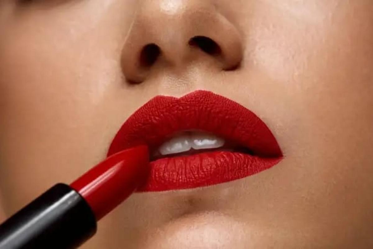 Bukan Salah Warnanya !! Ini Tips Tingkatkan Percaya Diri dengan Lipstik Berwarna Merah