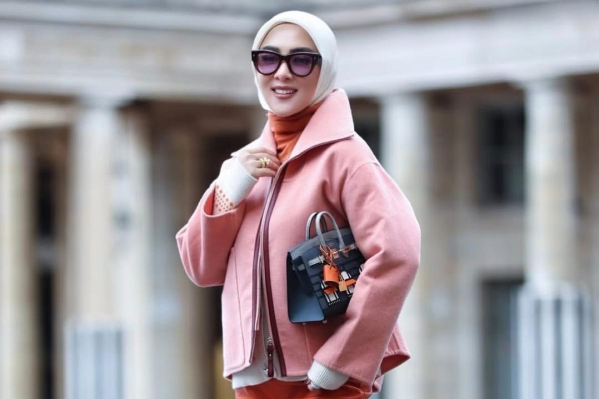 Syahrini Liburan di Paris bawa Tas Hermes Rp 5,8 Miliar (Tuahta Aldo / fin.co.id)