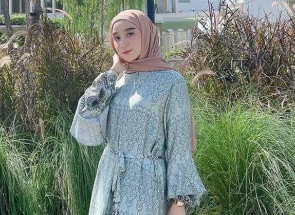 Prediksi Tren Baju Lebaran 2026: Warna Cloud Dancer dan Teal Blue Bakal Populer