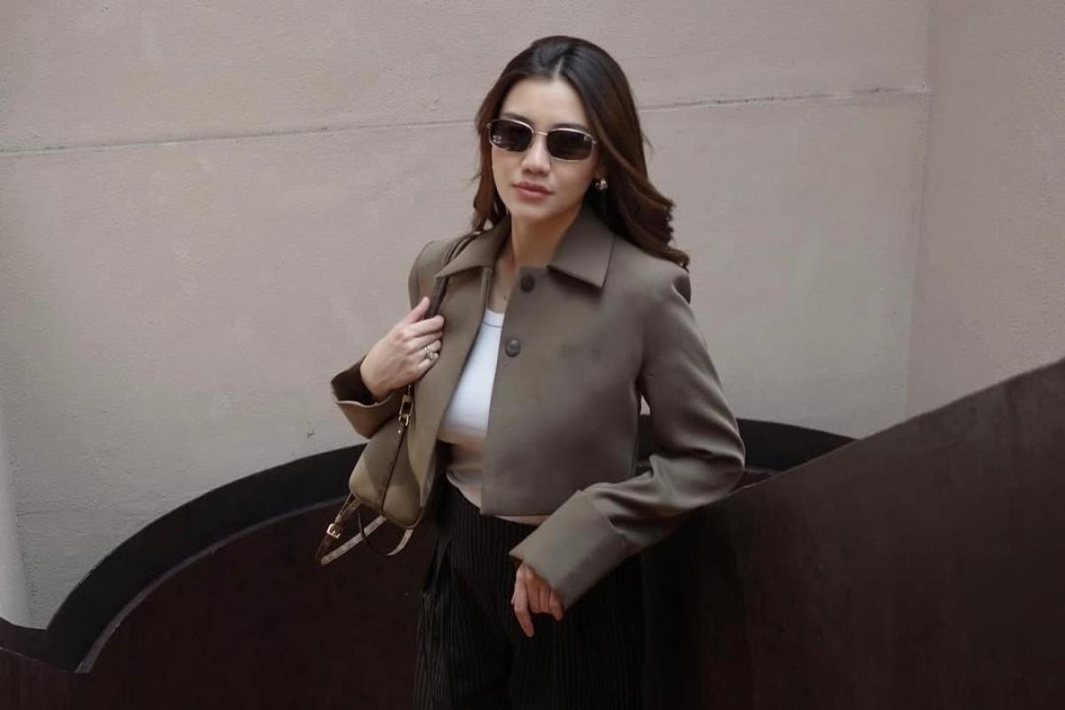 Back to Office Usai Libur !! Rekomendasi Outfit Kantor Casual ala Aaliyah Massaid