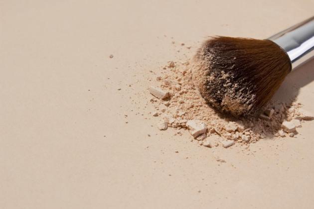 Bye-Bye Makeup Crack! Ini Rekomendasi Bedak Tabur Super Halus untuk Tampilan Poreless