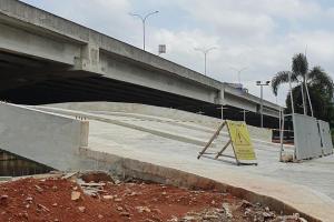 Jembatan Melengkung Wisata Kalimalang Kota Bekasi (Tuahta Aldo / fin.co.id)