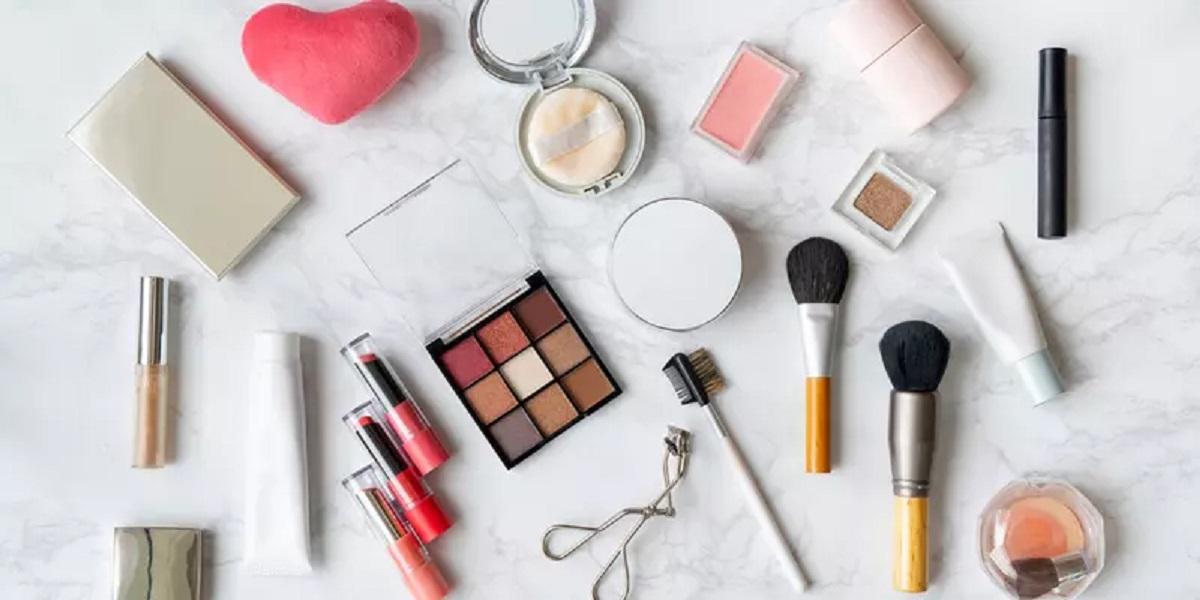 10 Alat Makeup Wajib Milik Pemula untuk Memulai Karier MUA Profesion