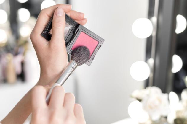 Cream Blush vs Powder Blush: Mana yang Benar-Benar Bertahan di Cuaca Panas?