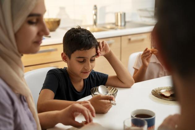 Cara Mengajarkan Puasa pada Anak Tanpa Paksaan agar Si Kecil Bersemangat