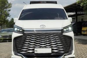 Toyota Hiace Naik Level !! Modifikasi Interior Futuristis, Captain Seat, dan Lantai Marmer