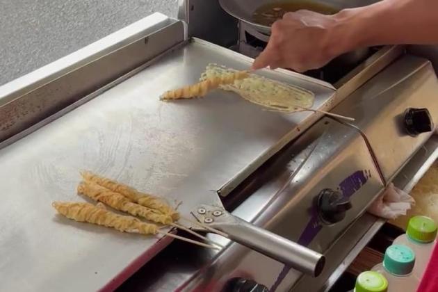 Mencicipi Telur Gulung Panggang, Jajanan Sore Tanpa Minyak Goreng