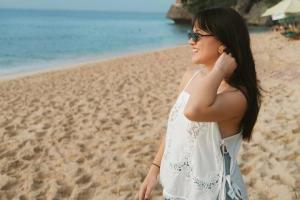 OOTD Bermain di Pantai dari Marsha Aruan (Dokumen Istimewa)