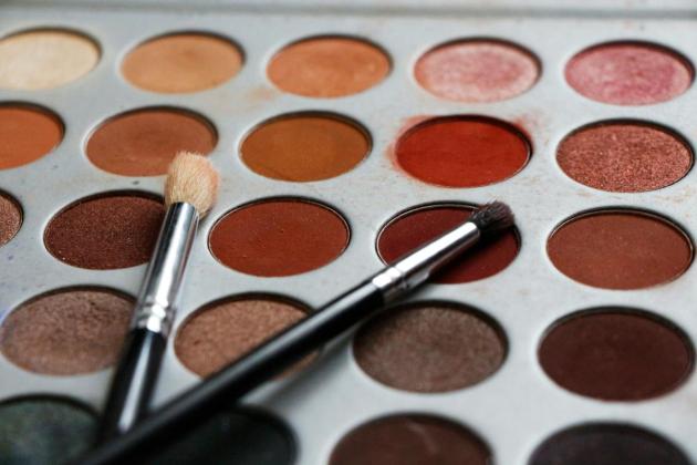 Bye-Bye Brand Internasional! 3 Eyeshadow Lokal Ini Punya Pigmentasi Juara dan Pilihan Warna Terlengkap