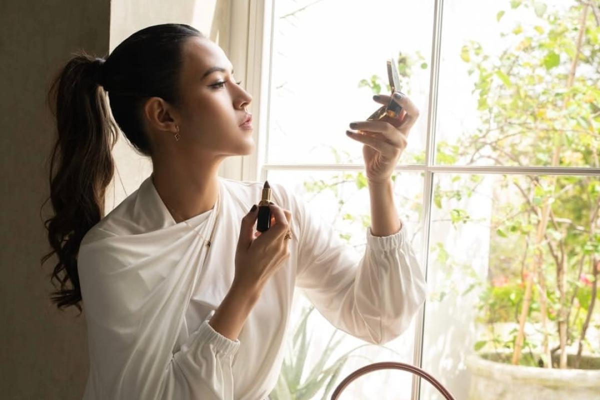 Anti Ribet !! Intip Tutorial Makeup Soft Glam ala Raisa, Dijamin Glowing Natural Seharian