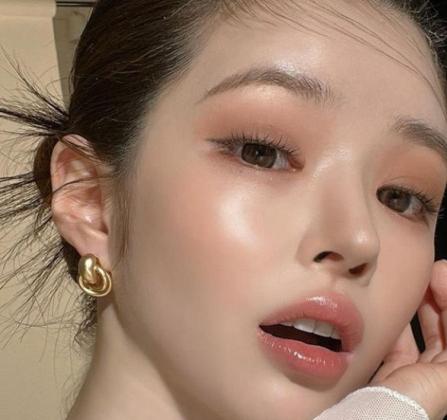 Rahasia Wajah 'Flawless' dan Segar: 7 Langkah Mudah Makeup Korean Look untuk Pemula