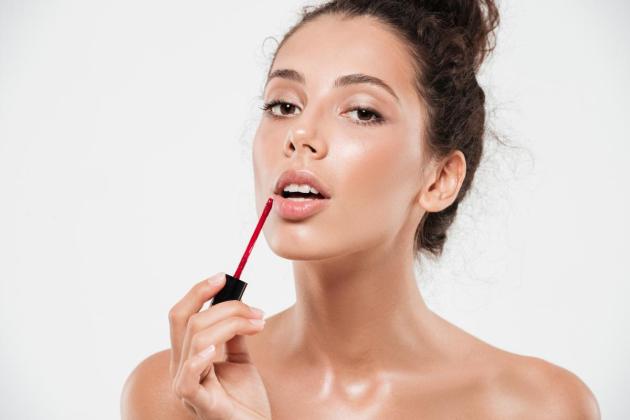 Jangan Salah Pilih! 4 Lip Tint Ini Terbukti Tidak Transfer ke Masker atau Gelas