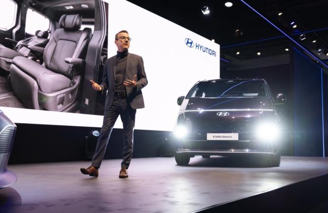 Hyundai STARIA Electric Resmi Debut! MPV Mewah 800V yang Bikin Alphard Cs Ketar-Ketir?