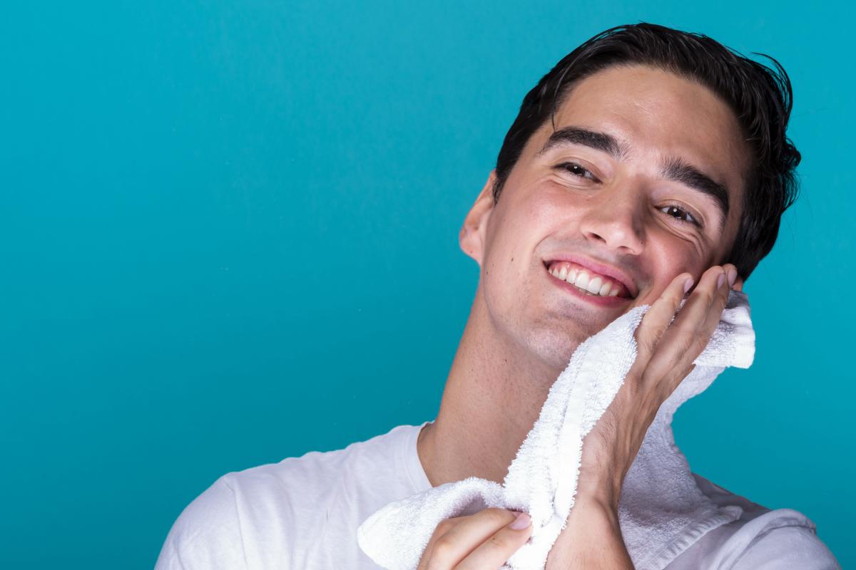 Jangan Tunggu Kusam! 4 Sabun Muka Pria Terbaik untuk Lawan Polusi Kota