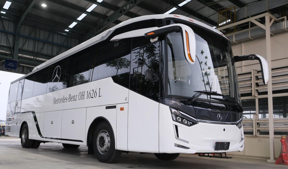 Melihat Legacy SR3 Bermesin Mercedes Benz OH 1626 L Buatan Indonesia 