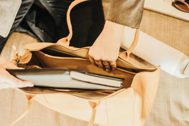 Upgrade Penampilan! Tas Kerja Wanita Ini Sedang Jadi Tren di Kantor-Kantor Jakarta