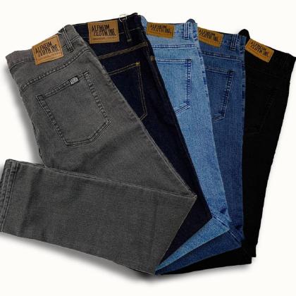Bukan Sekadar Gaya, Ini 6 Tips Memilih Celana Jeans Pria yang Tepat