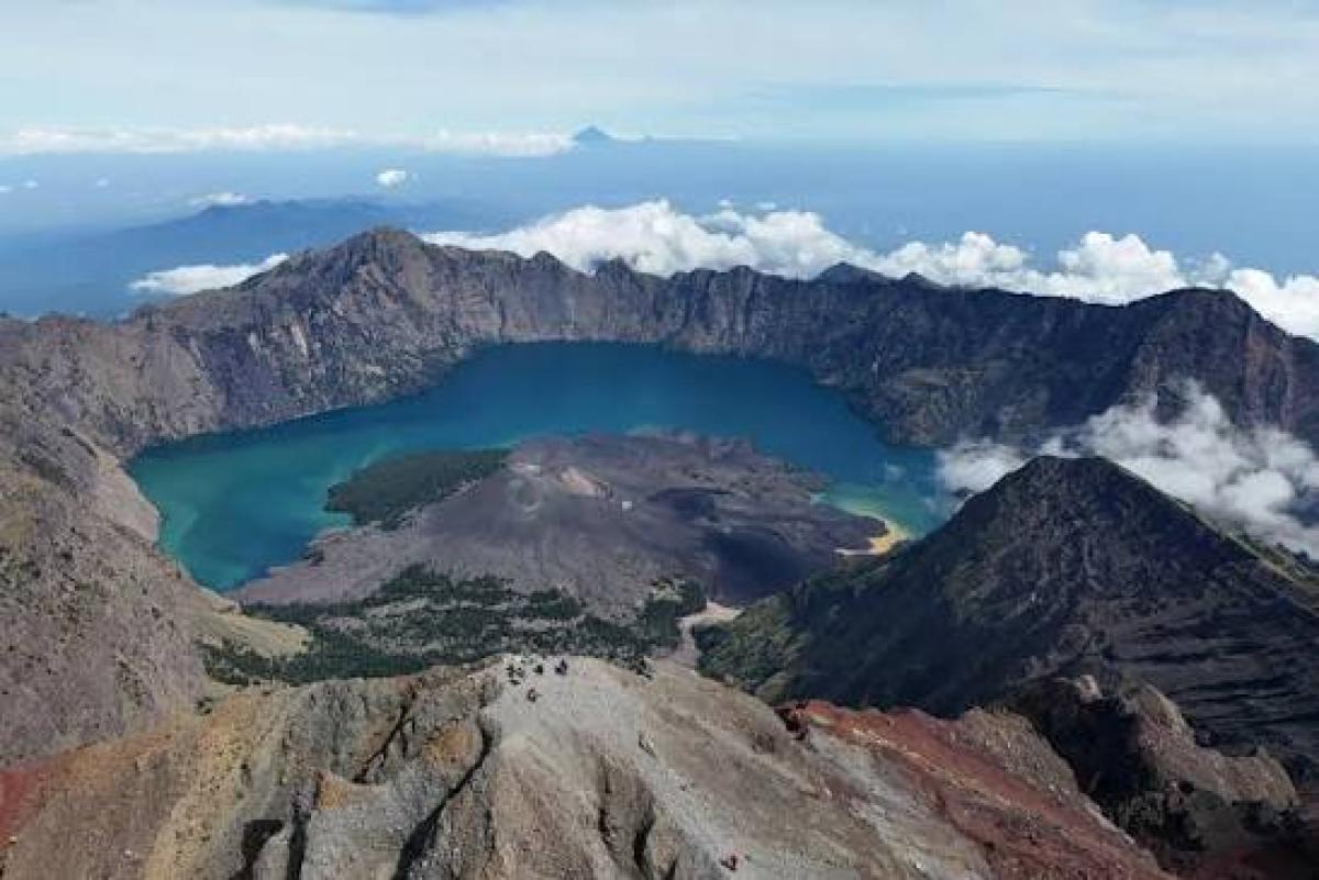 Kabar Penting !! Gunung Rinjani Ditutup Sementara Hingga Maret 2026 