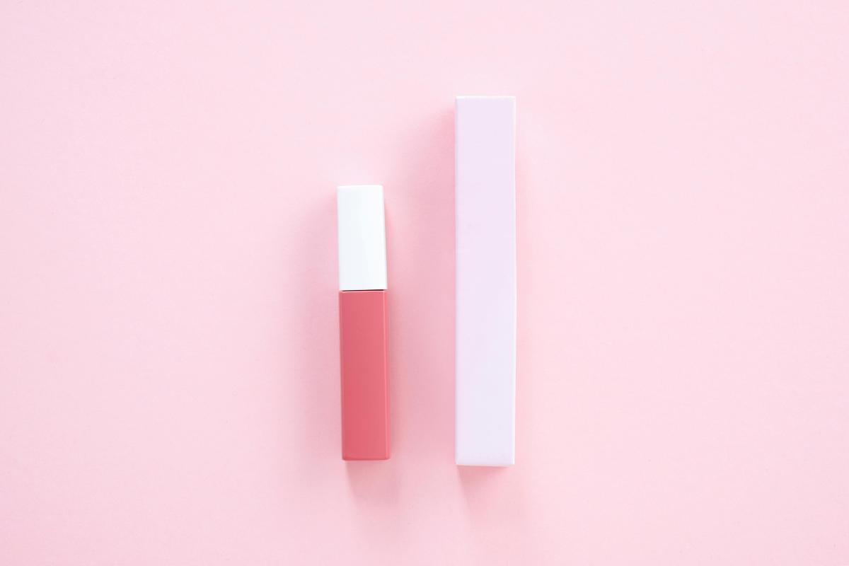 Pecinta Lips! Ini Rekomendasi Lip Tint MLBB yang bikin Bibir Segar Alami