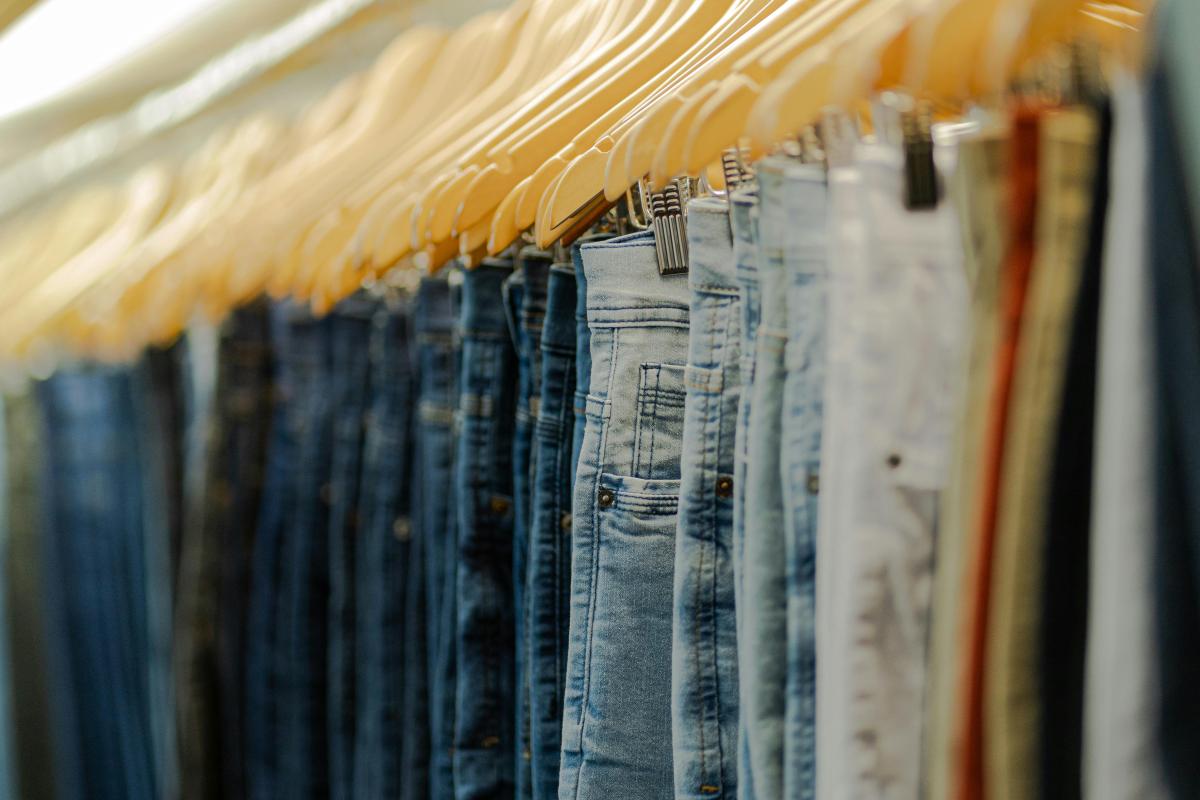 Local Pride! Brand Celana Jeans Lokal Ini Lagi Diburu Karena Kualitasnya Setara Produk Import